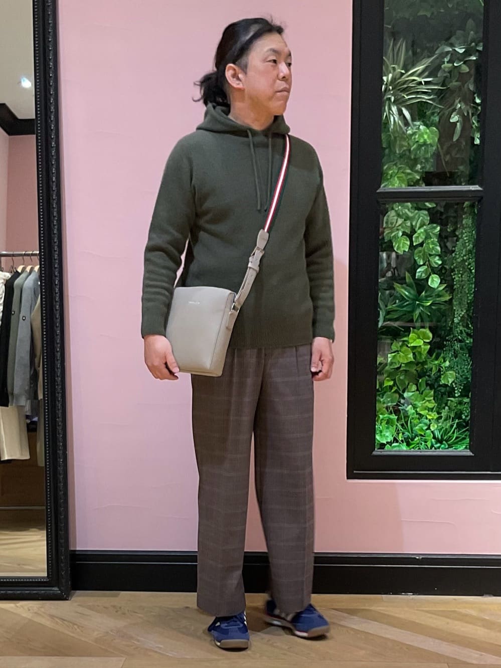Nagaseさんの「DRESSTERIOR｜◆カシミヤブレンドフードニット」を使ったコーディネート