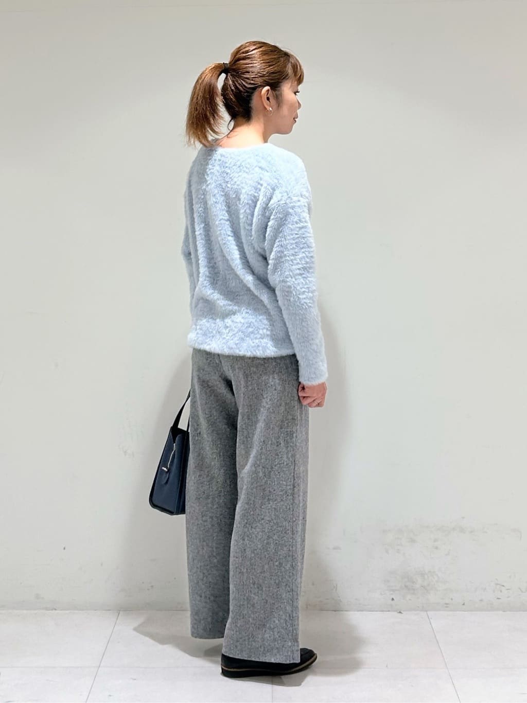 tsuyuさんの「INDIVI｜【合皮／ミドルサイズ】春カラーフォルムバッグ」を使ったコーディネート
