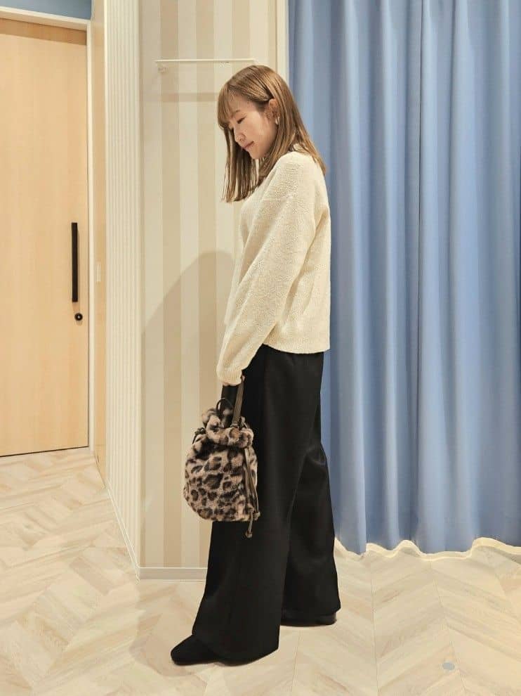Ikumiさんの「SHOO･LA･RUE｜【S-LL】きらっと華やぐ　大人のスパンコールニット」を使ったコーディネート