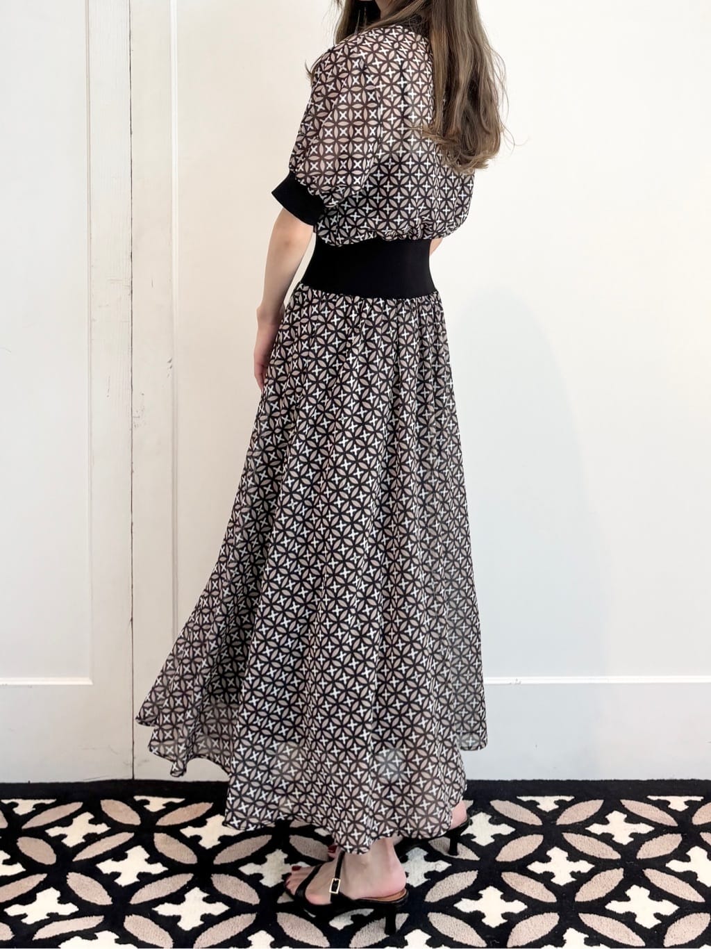 清水夏姫さんの「DRESSTERIOR｜【再入荷/otonaMUSE5月号掲載/ウォッシャブル】オーバーラップサークル シアードレス」を使ったコーディネート