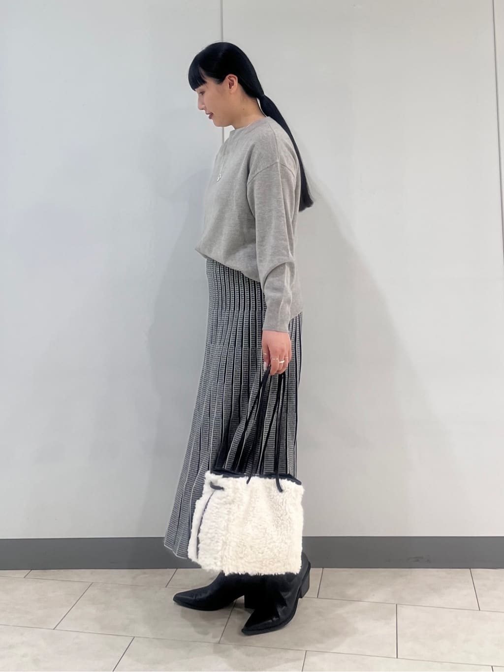hasuさんの「INDIVI｜【洗える／カシミヤ混】ボトルネック ドルマンスリーブニット」を使ったコーディネート