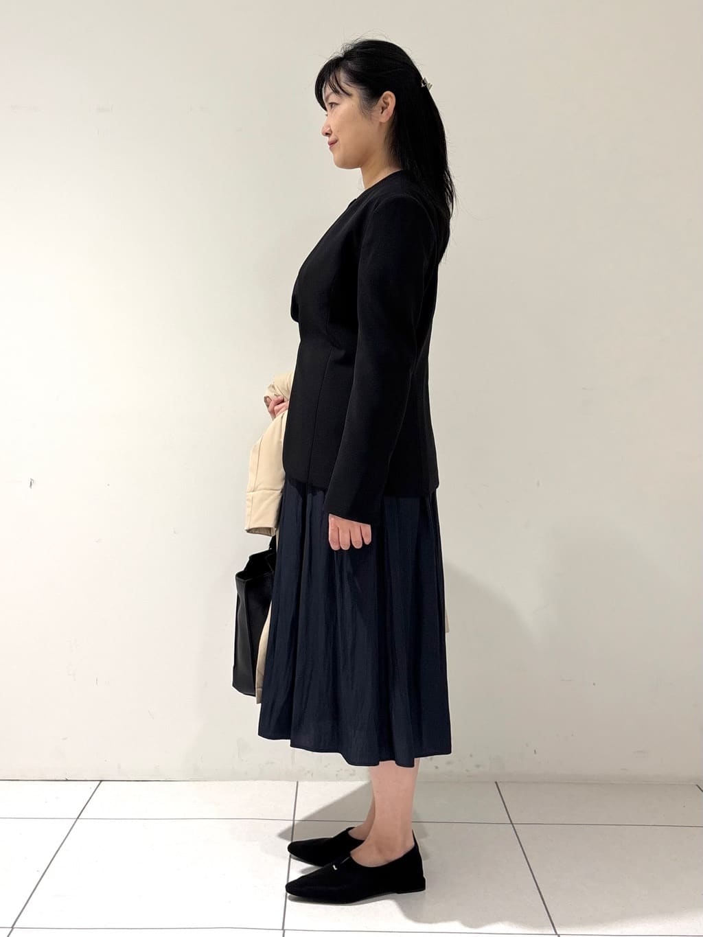 momokoさんの「INDIVI｜【洗える／UVケア／スーツ】ストレッチノーカラージャケット」を使ったコーディネート