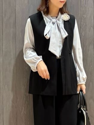 meiさんの「SHOO･LA･RUE｜【セレモニー】パール調コサージュ」を使ったコーディネート