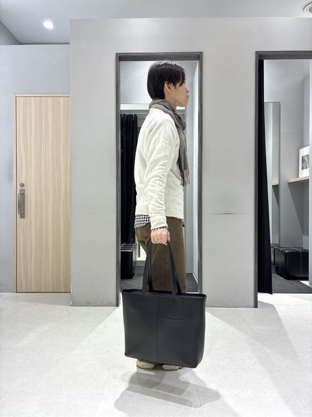 わいずみさんの「TAKEO KIKUCHI｜【Air Palette Knit】ワンポイント カラーニット プルオーバー」を使ったコーディネート