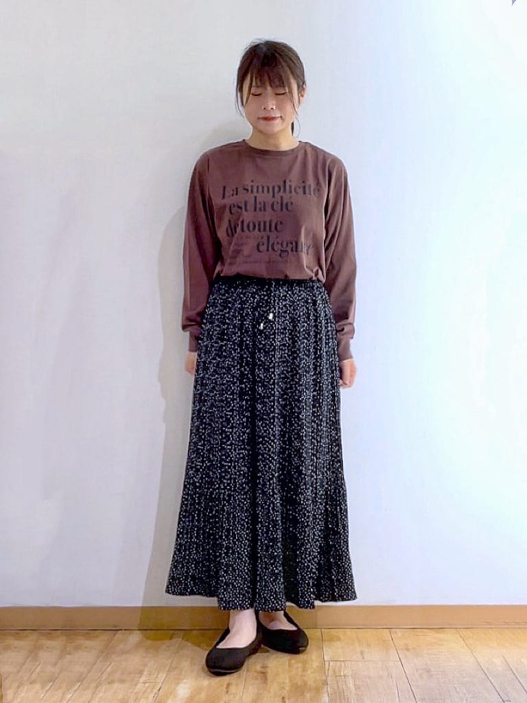 かのさんの「SHOO･LA･RUE｜グラフィックアソート ベーシックロンT」を使ったコーディネート