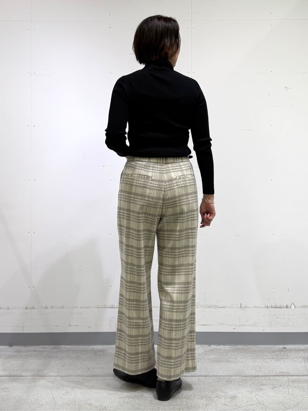 yuriさんの「INDIVI｜【撥水／洗える／デザイン衿】ステッチレス ショートダウンコート」を使ったコーディネート