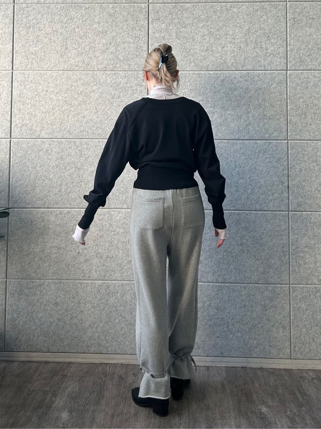 honoka Aさんの「CODE A｜V pullover knit」を使ったコーディネート
