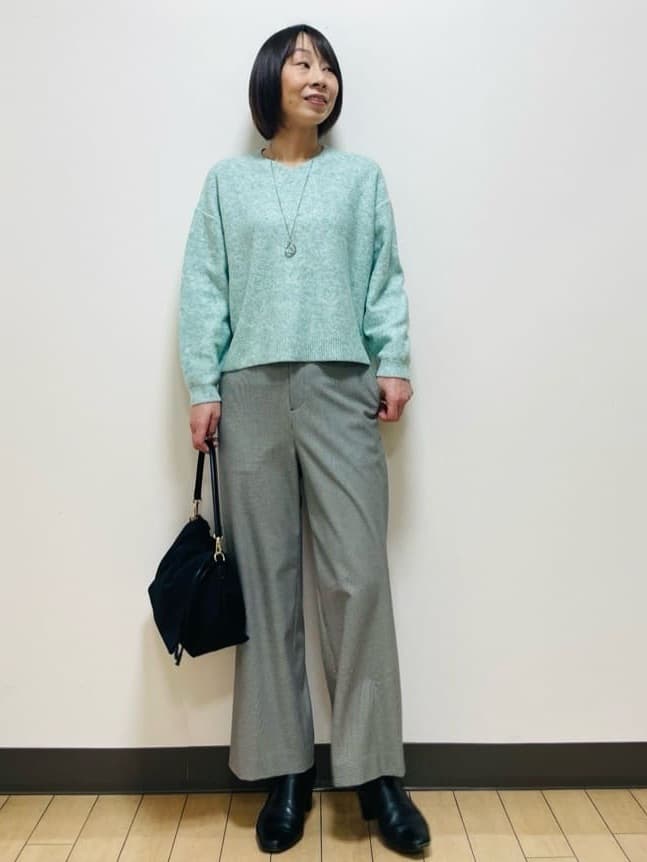 Riiさんの「Reflect｜【選べる5色／ゆったりシルエット】Vネックスパンコールニット」を使ったコーディネート