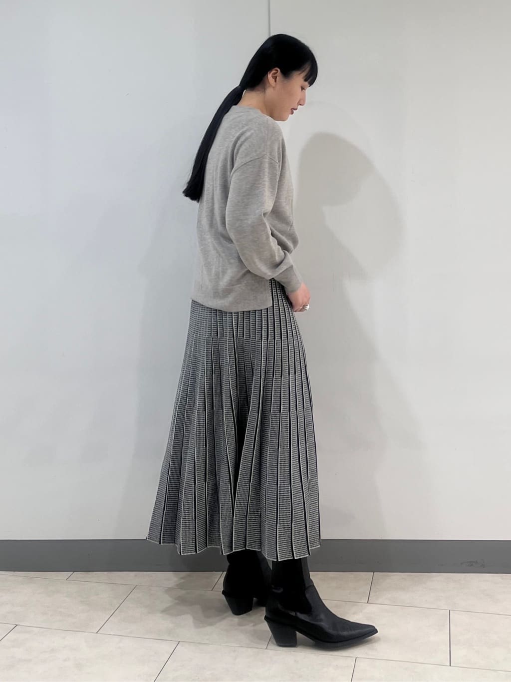 hasuさんの「INDIVI｜【洗える／カシミヤ混】ボトルネック ドルマンスリーブニット」を使ったコーディネート