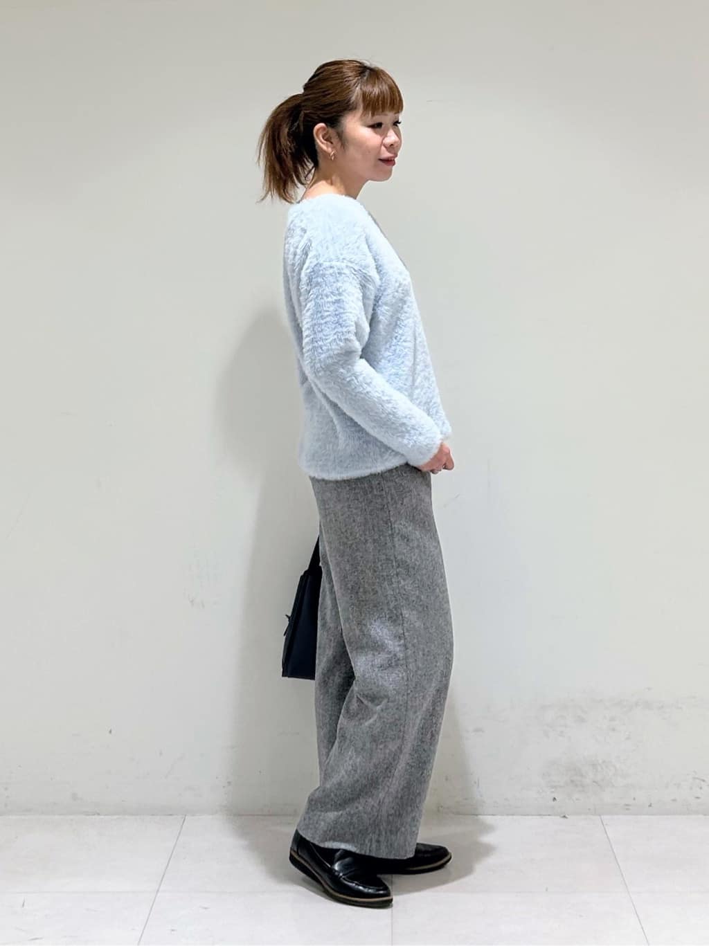 tsuyuさんの「INDIVI｜【合皮／ミドルサイズ】春カラーフォルムバッグ」を使ったコーディネート