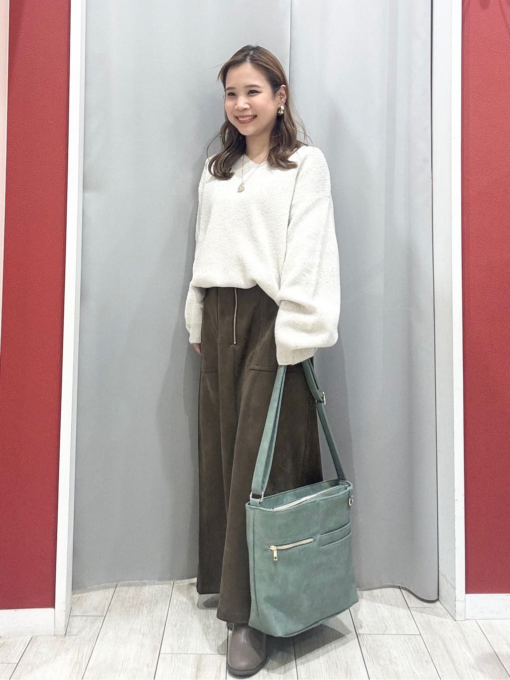 shioさんの「SHOO･LA･RUE｜【S-LL】きらっと華やぐ　大人のスパンコールニット」を使ったコーディネート
