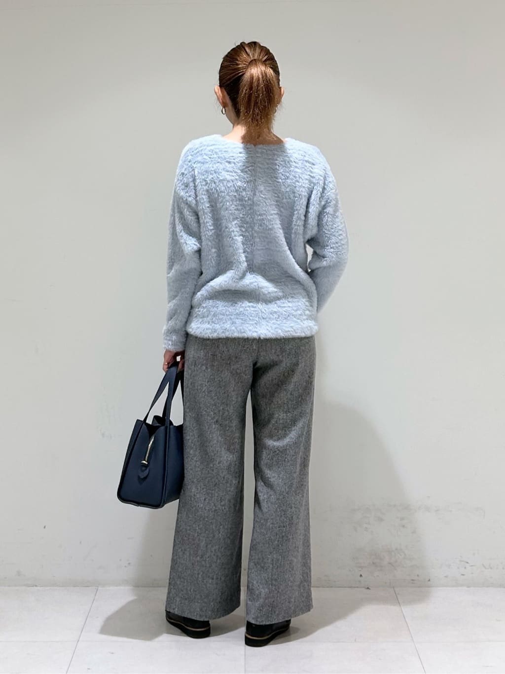 tsuyuさんの「INDIVI｜【合皮／ミドルサイズ】春カラーフォルムバッグ」を使ったコーディネート