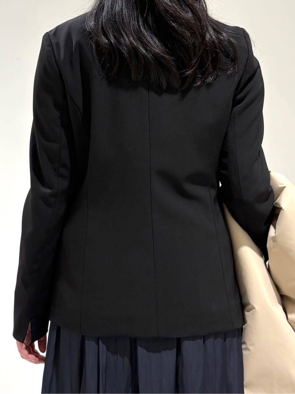 momokoさんの「INDIVI｜【洗える／UVケア／スーツ】ストレッチノーカラージャケット」を使ったコーディネート