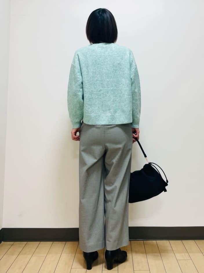 Riiさんの「Reflect｜【選べる5色／ゆったりシルエット】Vネックスパンコールニット」を使ったコーディネート