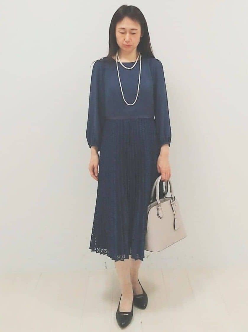 SANAさんの「Reflect｜【SS-4Lサイズ】シフォン&times;幾何柄レースプリーツワンピース」を使ったコーディネート