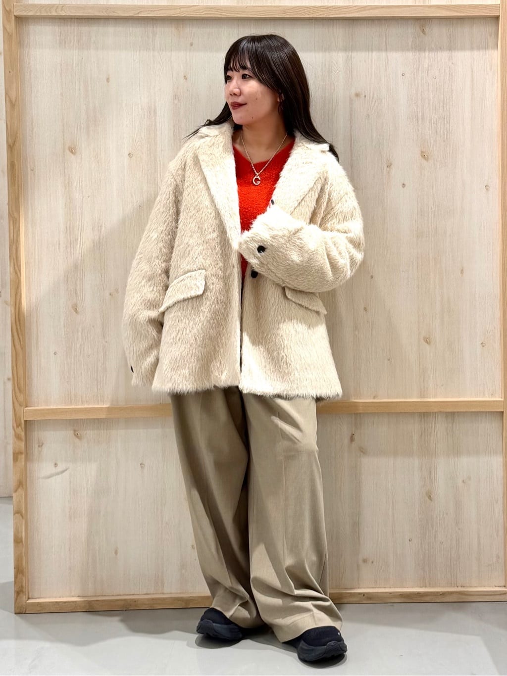 nanaさんの「THE SHOP TK｜纏うだけで大人上品 シャギーチェスターハーフコート」を使ったコーディネート