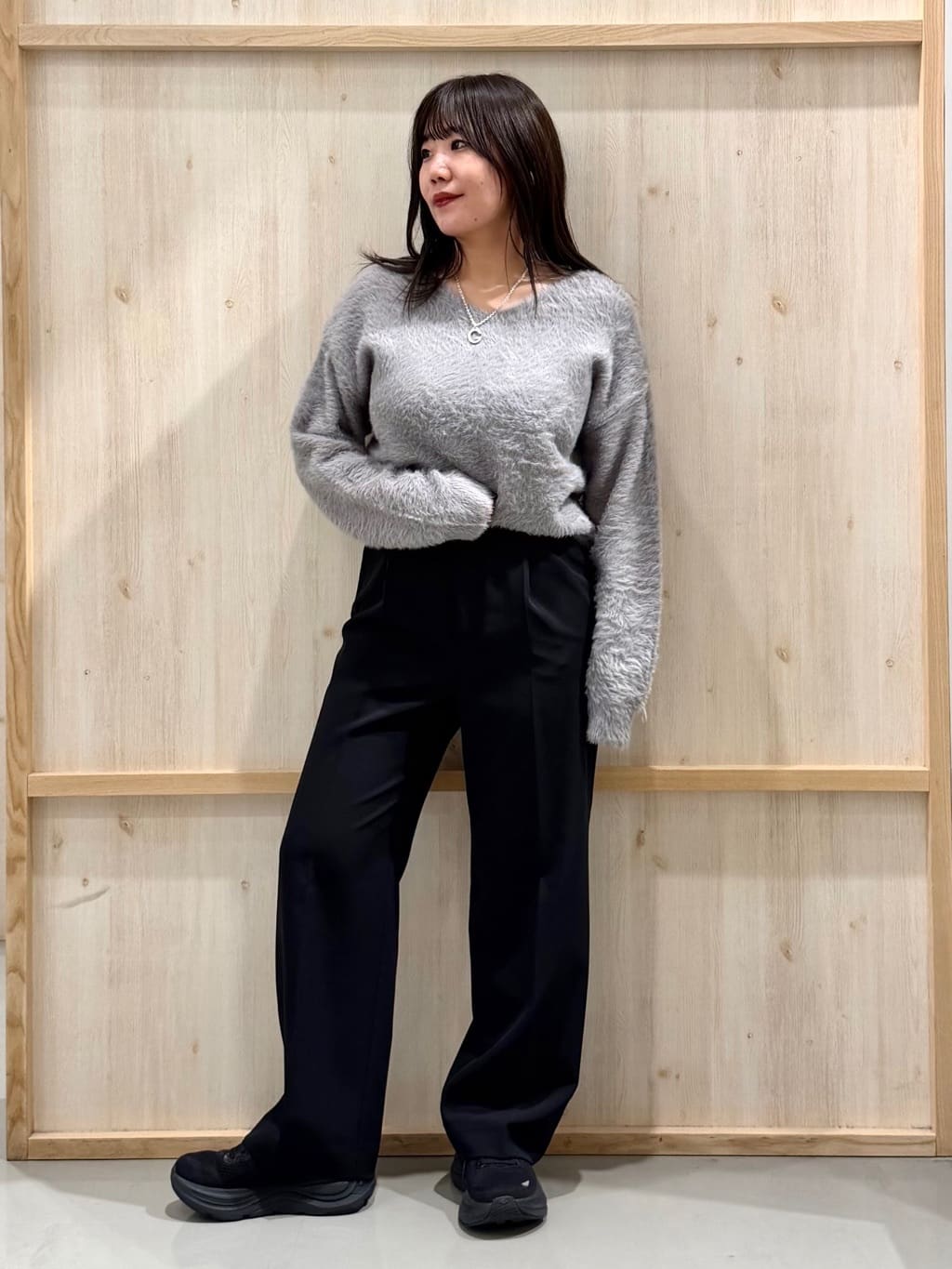 nanaさんの「THE SHOP TK｜【華やかで柔らか】ふわふわフェザーニット/洗える・前後2WAY」を使ったコーディネート