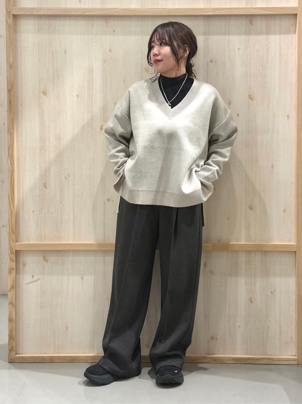nanaさんの「THE SHOP TK｜【体型カバー】ゆったり サイドスリットニット」を使ったコーディネート