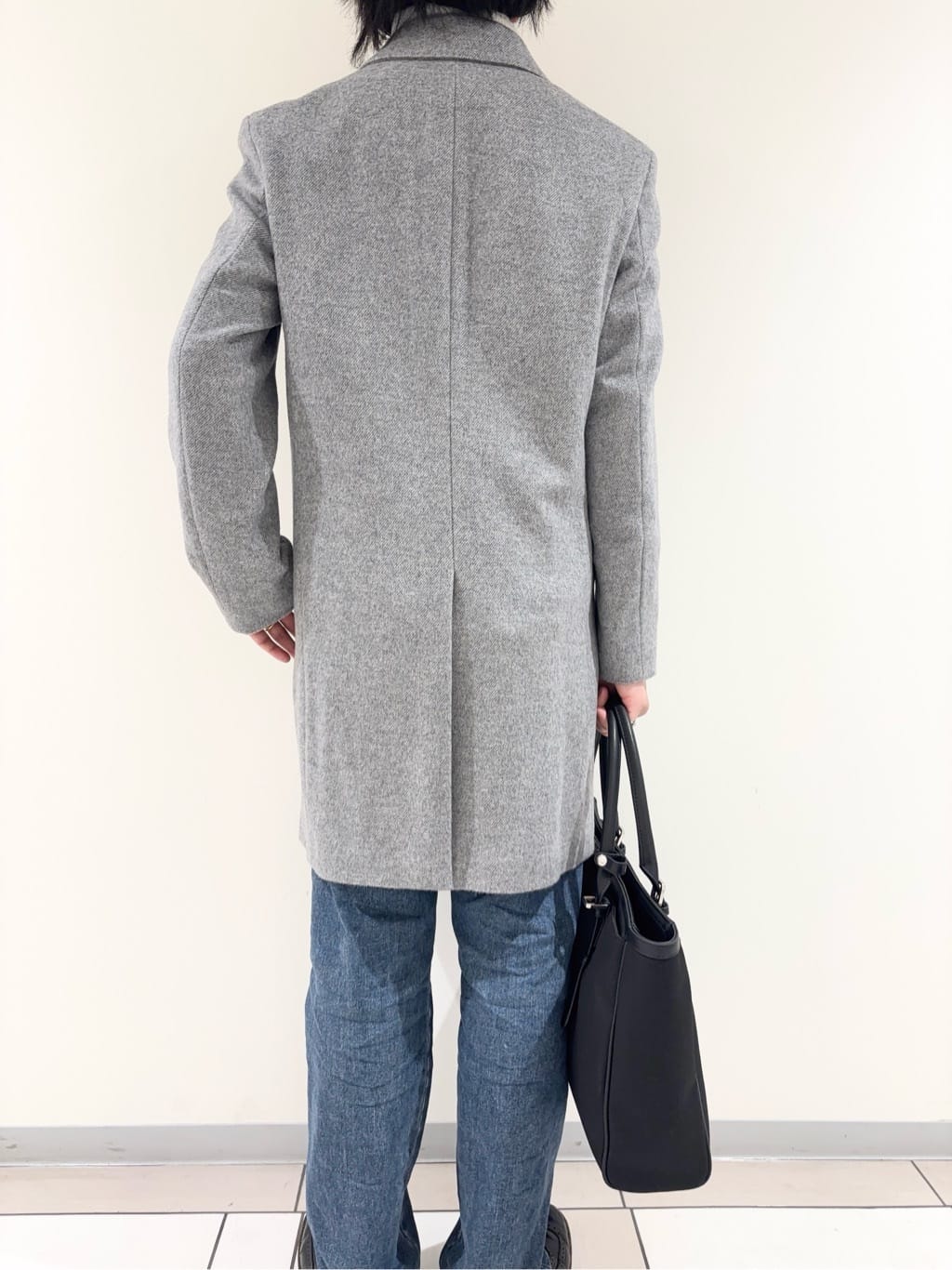 及川さんの「TAKEO KIKUCHI｜カシミヤブレンド ビーバー調ステンカラーコート」を使ったコーディネート