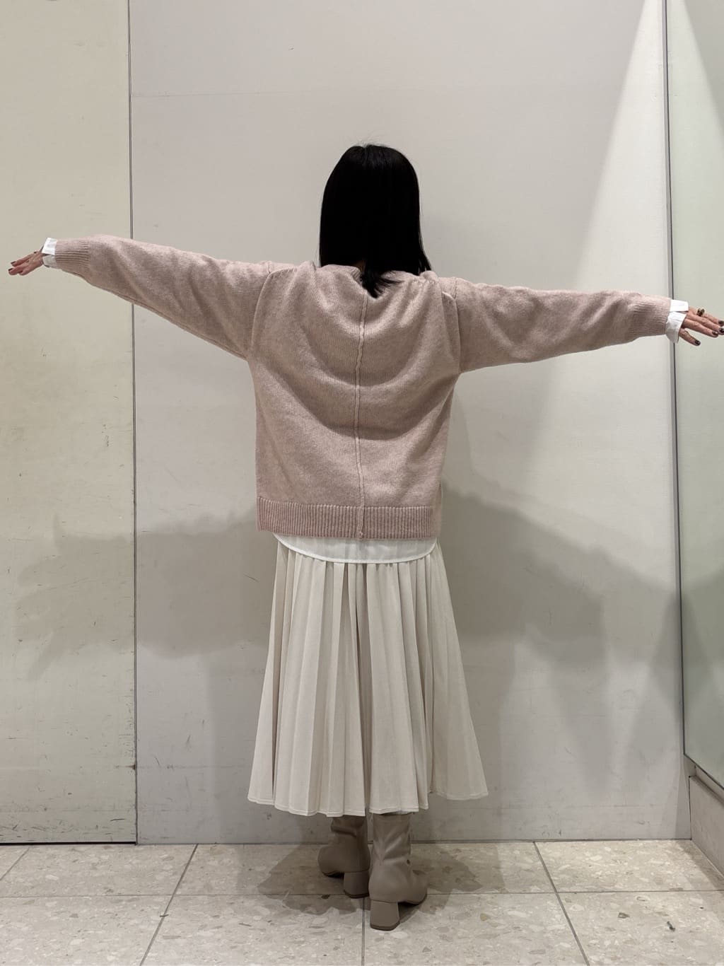 mameさんの「OPAQUE.CLIP｜リラクシークルーネックニット【洗濯機OK】」を使ったコーディネート