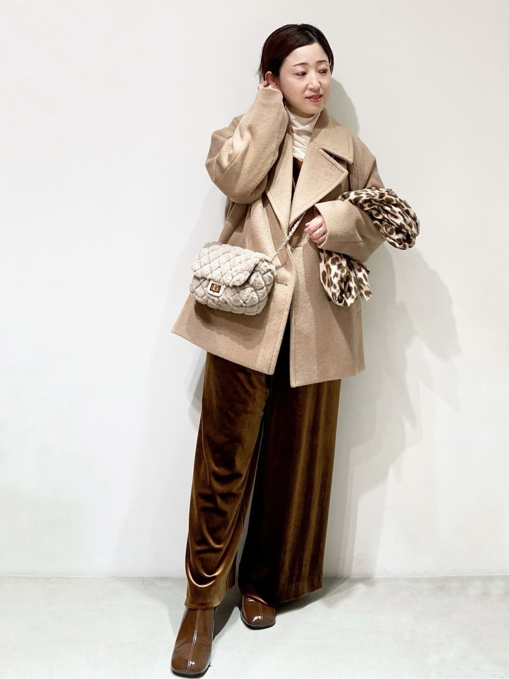 MIHOさんの「OPAQUE.CLIP｜スクエアトゥチャンクミュール」を使ったコーディネート