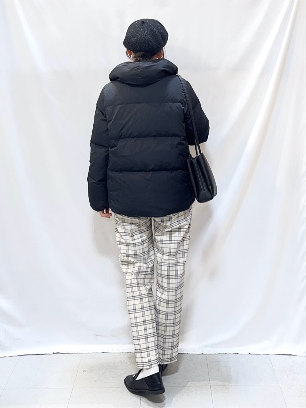𝐇𝐢𝐫𝐨𝐦𝐢さんの「SHOO･LA･RUE｜【撥水/洗える】ショートフーディーダウン」を使ったコーディネート