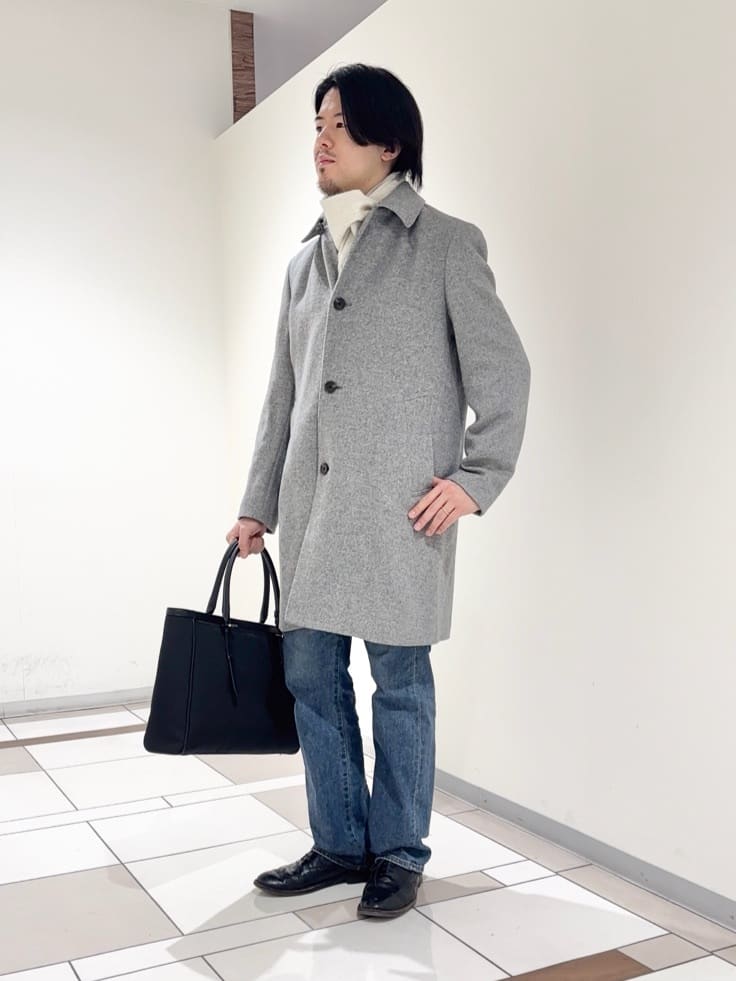 及川さんの「TAKEO KIKUCHI｜カシミヤブレンド ビーバー調ステンカラーコート」を使ったコーディネート