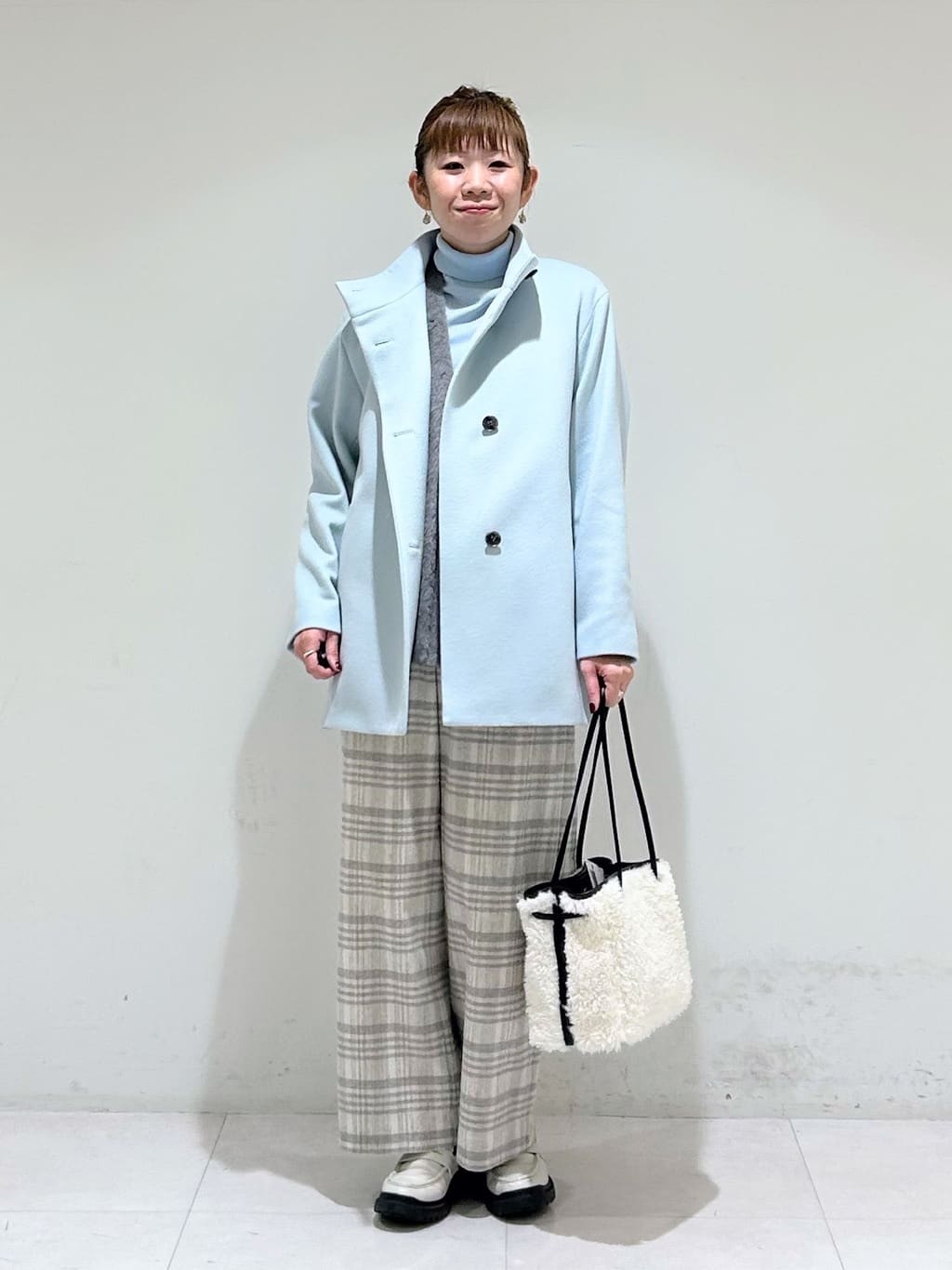 tsuyuさんの「INDIVI｜【日本製／ミドル丈】スタンドカラーミドルコート」を使ったコーディネート