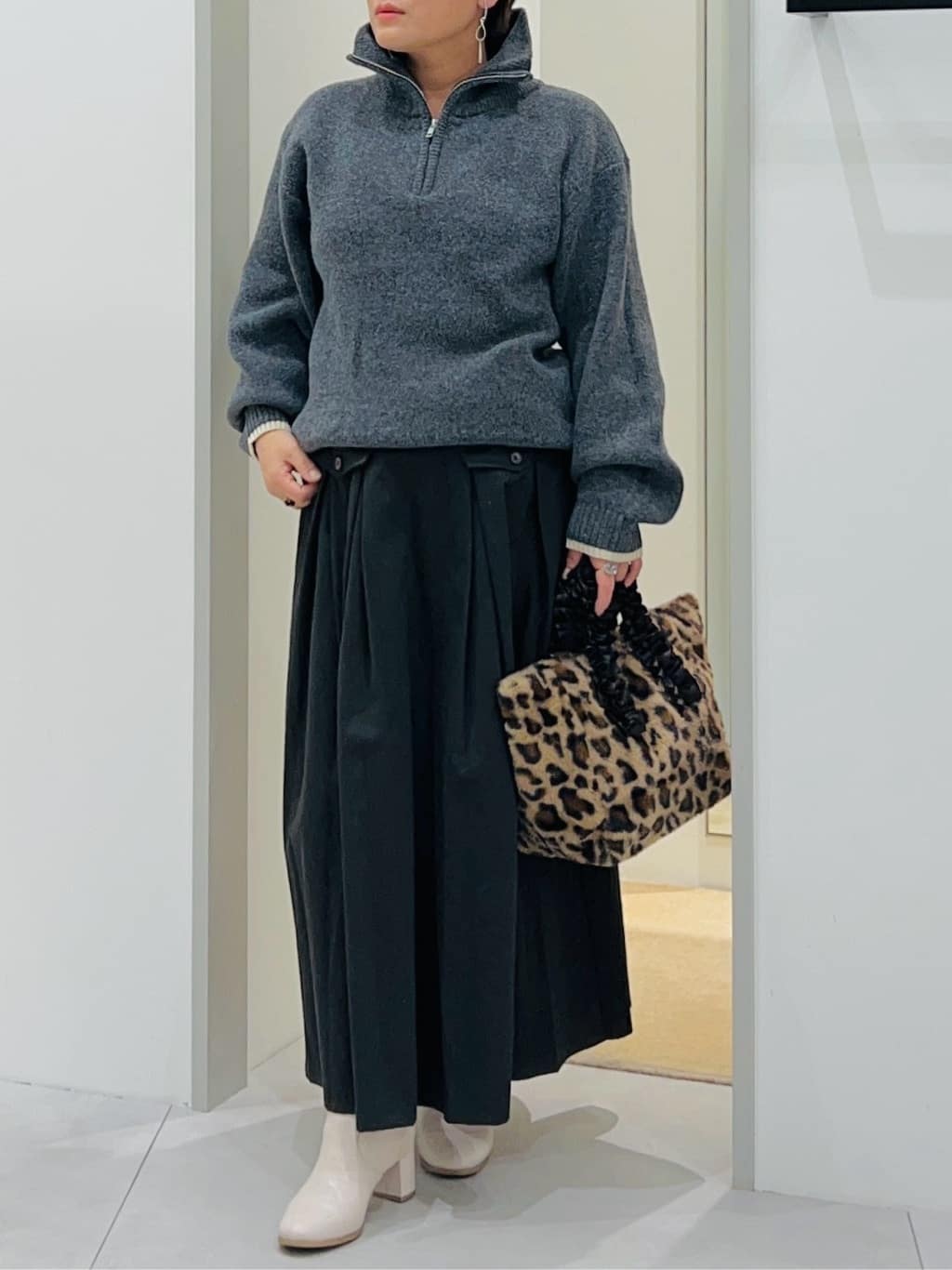 タナさんの「THE SHOP TK｜【洗える】ほど良くラフで女性らしい ハーフZIPニット」を使ったコーディネート