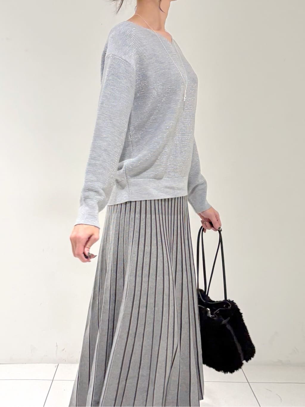 shioriさんの「INDIVI｜【洗える／SETUP可能】ジャカードニット プリーツスカート」を使ったコーディネート