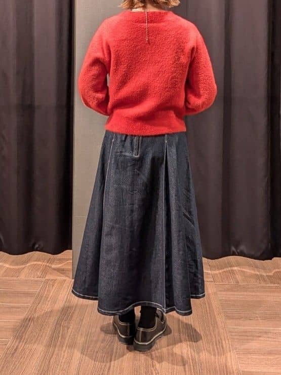 naoさんの「THE SHOP TK｜シーズンレスで使える デニムタックスカート/洗える」を使ったコーディネート