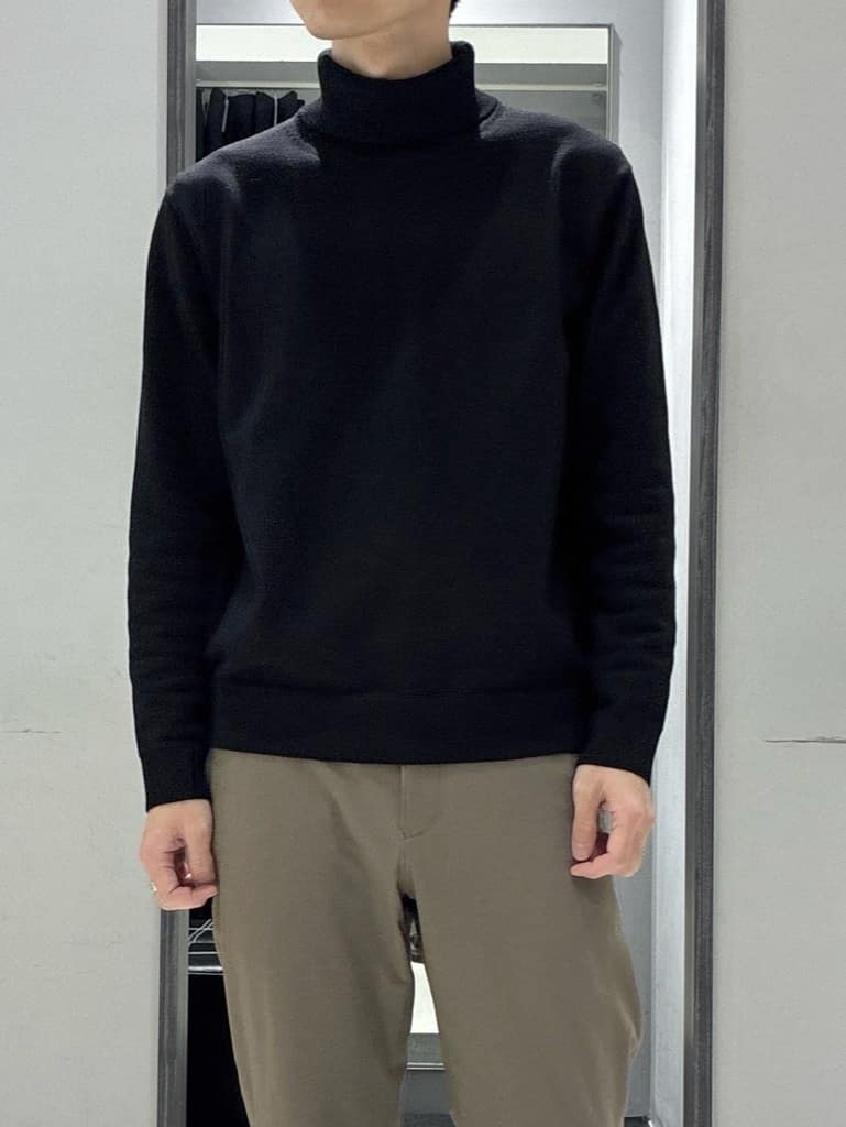 わいずみさんの「TAKEO KIKUCHI｜アンチピリング タートルネック ニット」を使ったコーディネート