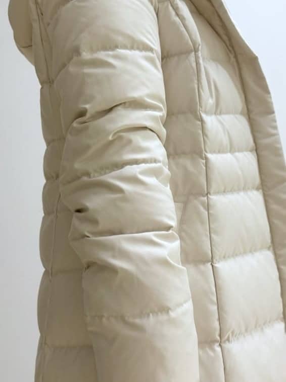 Rikoさんの「INDIVI｜【名品／撥水／抗菌防臭】ロング丈リサイクルダウンコート」を使ったコーディネート