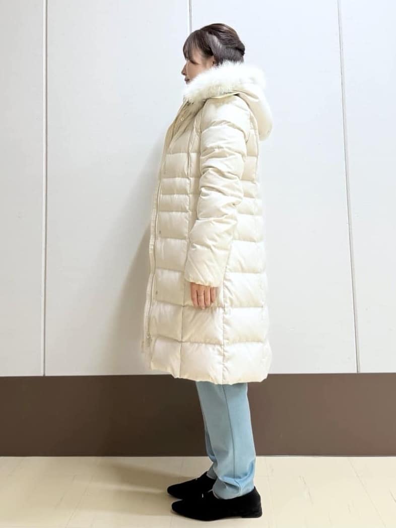 Rikoさんの「INDIVI｜【名品／撥水／抗菌防臭】ロング丈リサイクルダウンコート」を使ったコーディネート