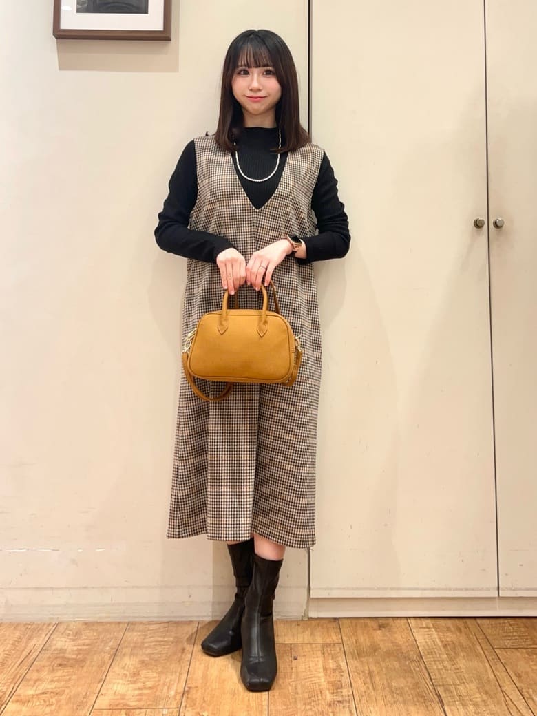 AIRIさんの「SHOO･LA･RUE｜【2点セット/洗濯機可】時短でコーデが決まる ジャンドレ+リブインナー」を使ったコーディネート