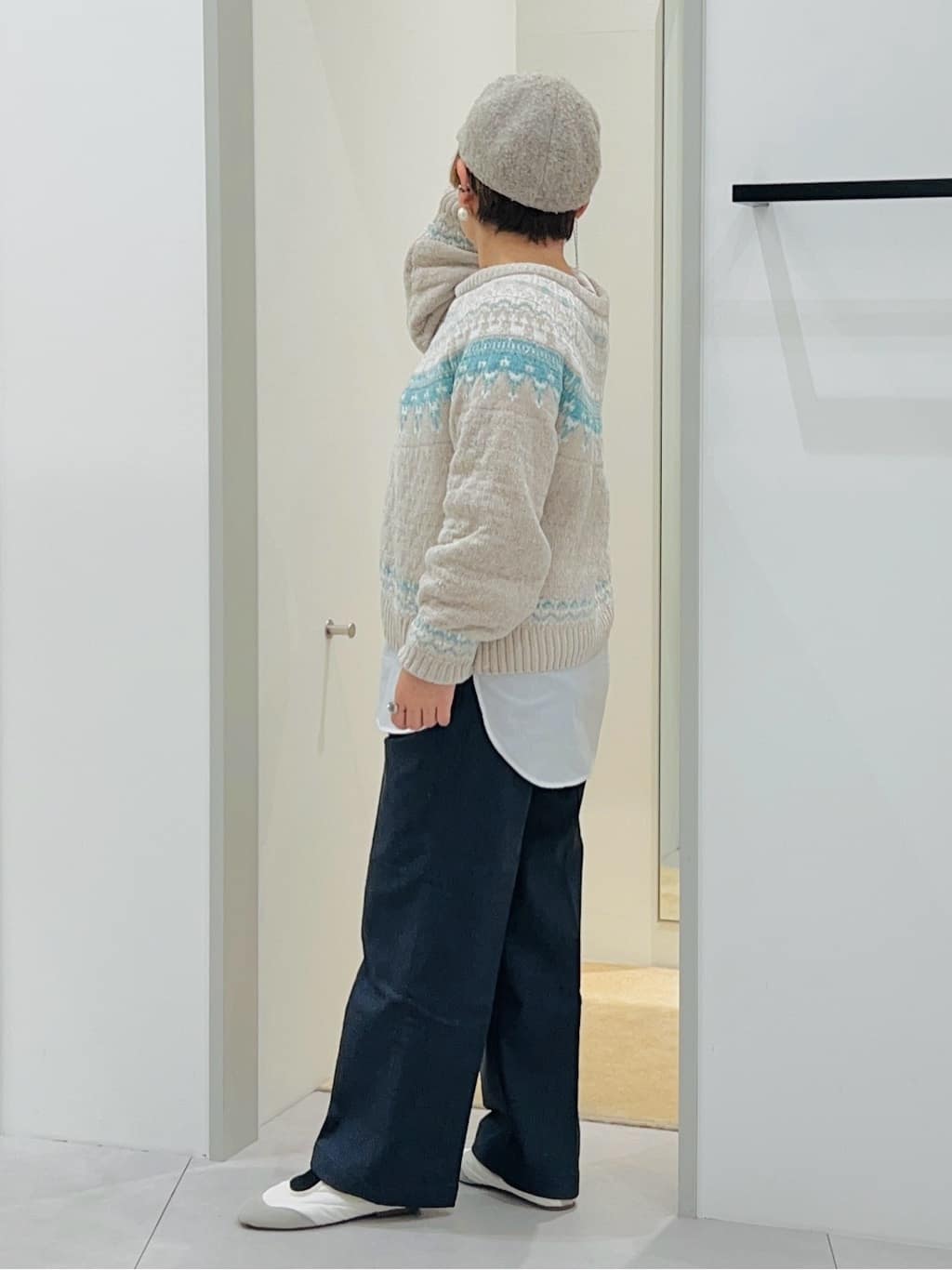 タナさんの「THE SHOP TK｜上品さと少しの遊び心を モール求心柄ニット」を使ったコーディネート