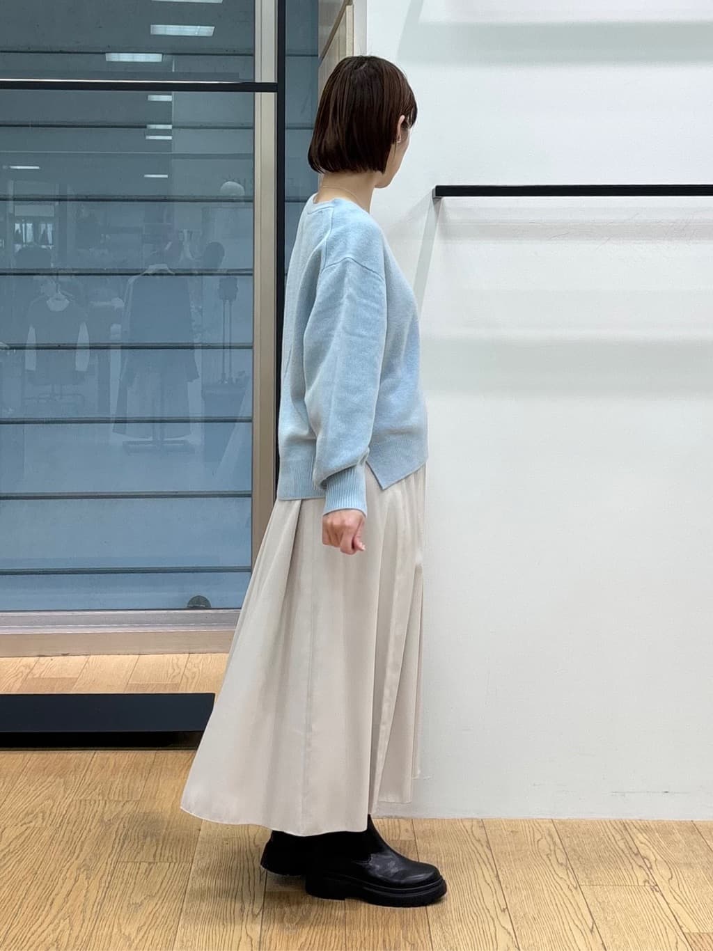 asamiさんの「INDIVI｜【洗える／カシミヤ混】ミドルゲージVネックニット」を使ったコーディネート