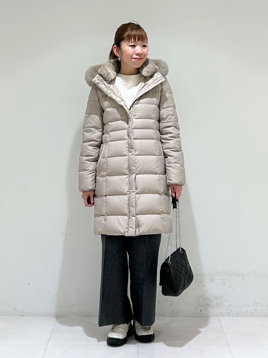 tsuyuさんの「INDIVI｜【名品／撥水／抗菌防臭】ロング丈リサイクルダウンコート」を使ったコーディネート
