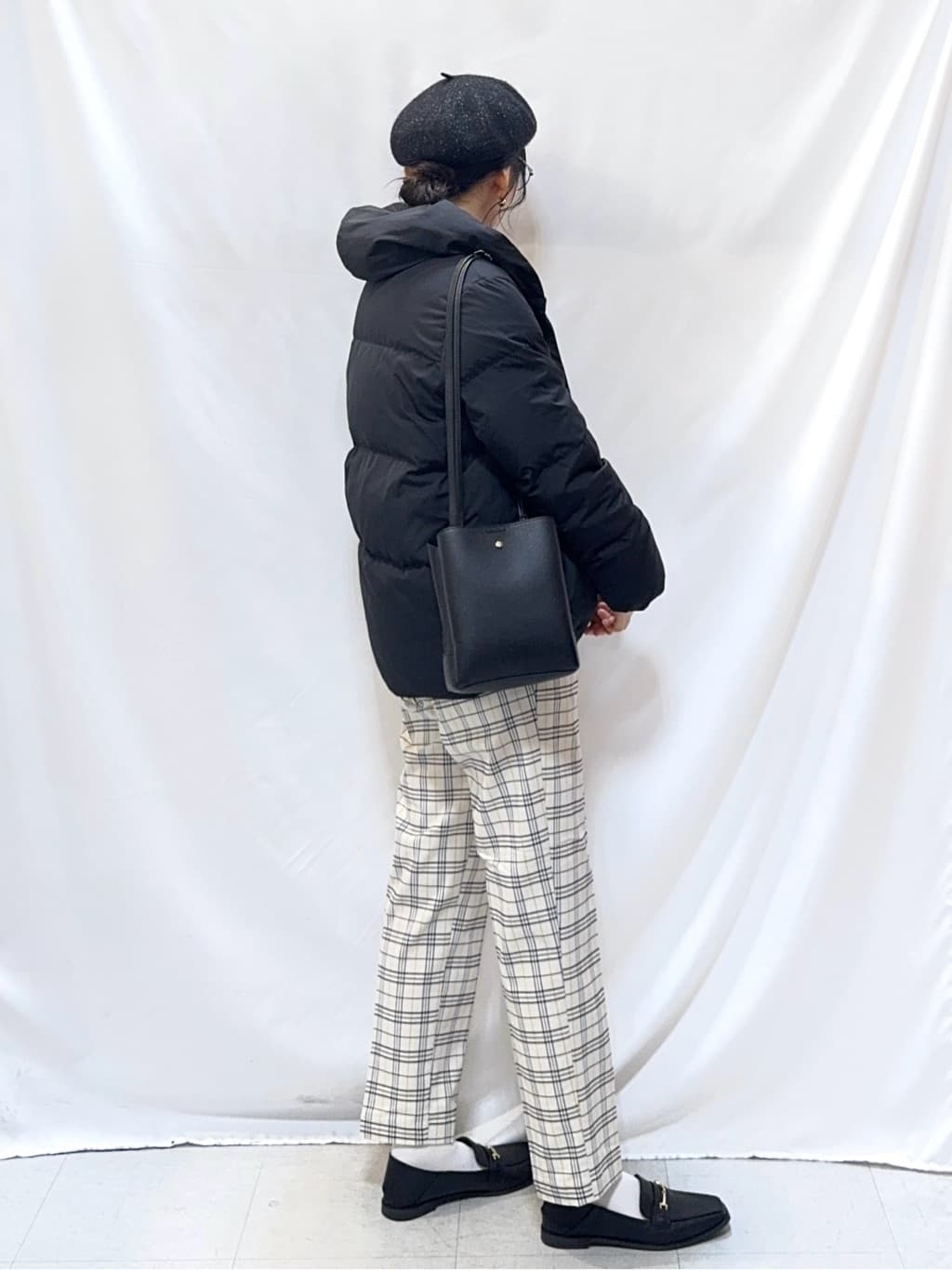 𝐇𝐢𝐫𝐨𝐦𝐢さんの「SHOO･LA･RUE｜【撥水/洗える】ショートフーディーダウン」を使ったコーディネート