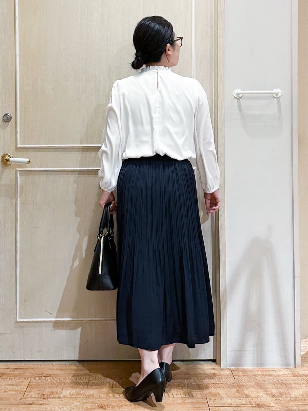 umeさんの「SHOO･LA･RUE｜【洗濯機可/セットアップ可/S-3L】きちんと楽に。カットジョーゼットノーカラージャケット」を使ったコーディネート