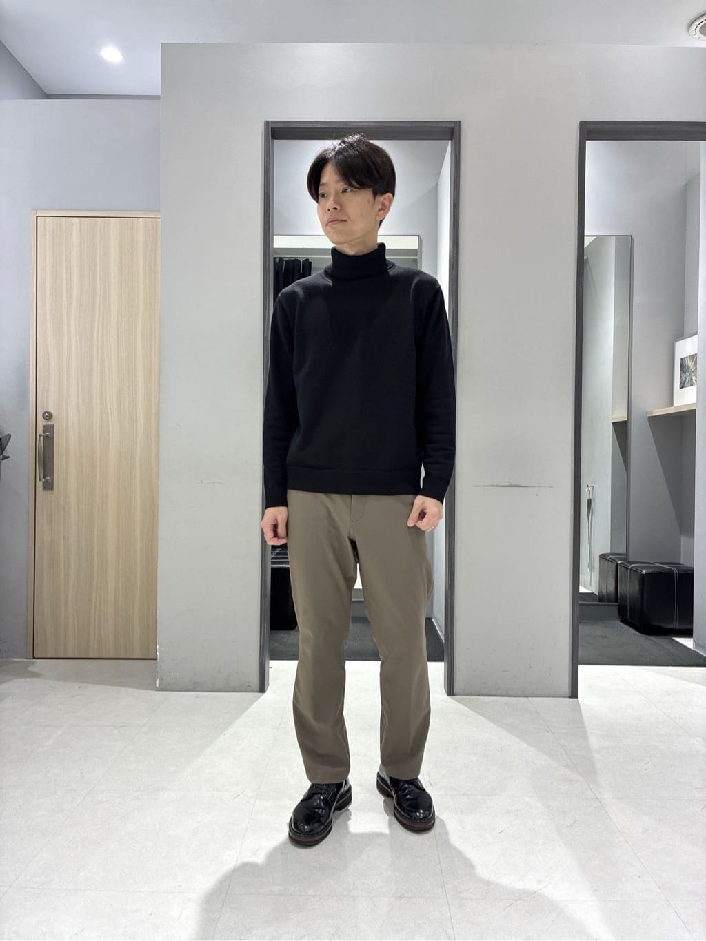 わいずみさんの「TAKEO KIKUCHI｜アンチピリング タートルネック ニット」を使ったコーディネート