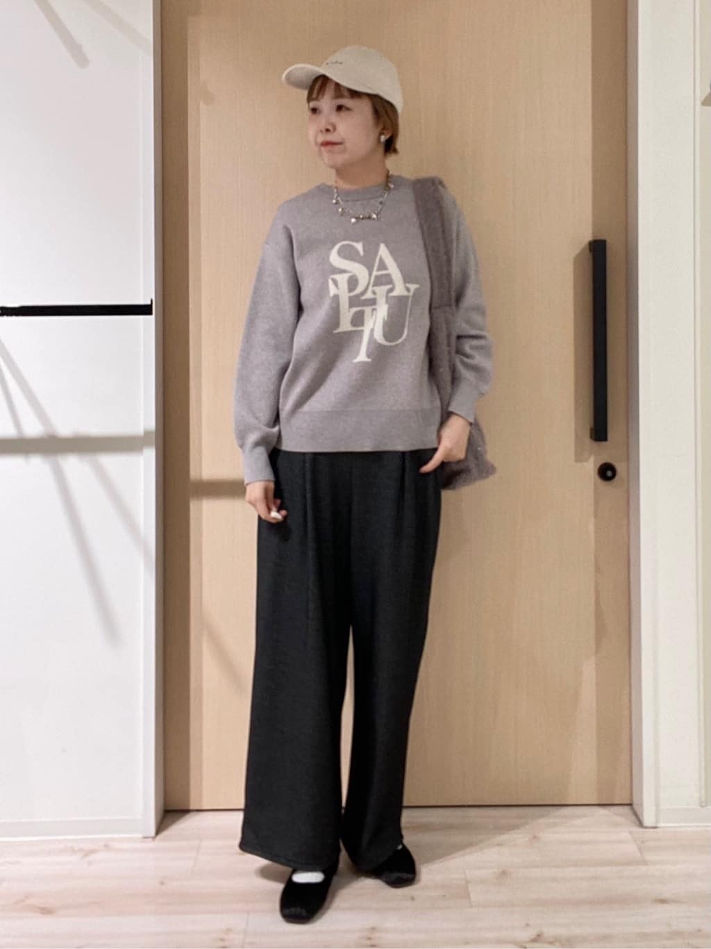ひらしーさんの「SHOO･LA･RUE｜【洗濯機可/S-LL】もちもちタッチ スウェットライクロゴニット」を使ったコーディネート