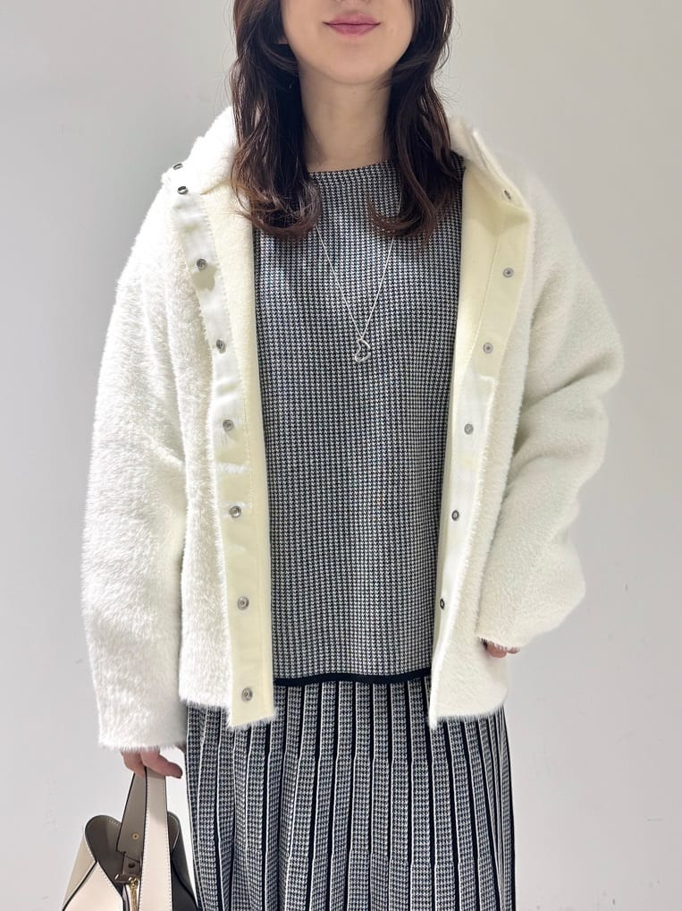 そんさんの「INDIVI｜スタンドネック シャギーモールニット」を使ったコーディネート