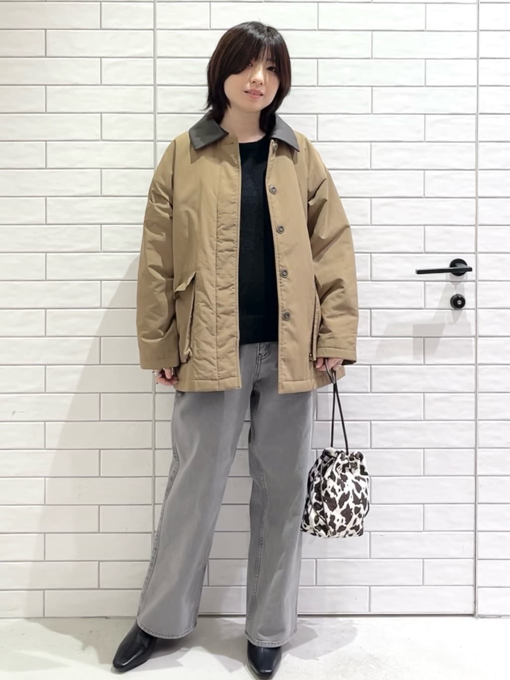 しおりさんの「OPAQUE.CLIP｜《CLASSY掲載》ステンカラー中綿コート【洗濯機OK】」を使ったコーディネート
