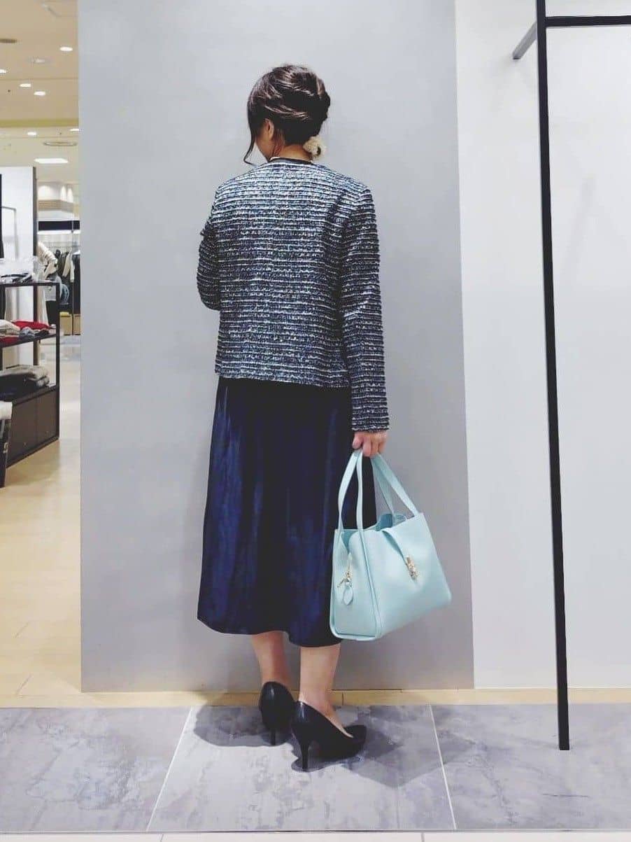 TOMOMIさんの「INDIVI｜【合皮／ミドルサイズ】春カラーフォルムバッグ」を使ったコーディネート