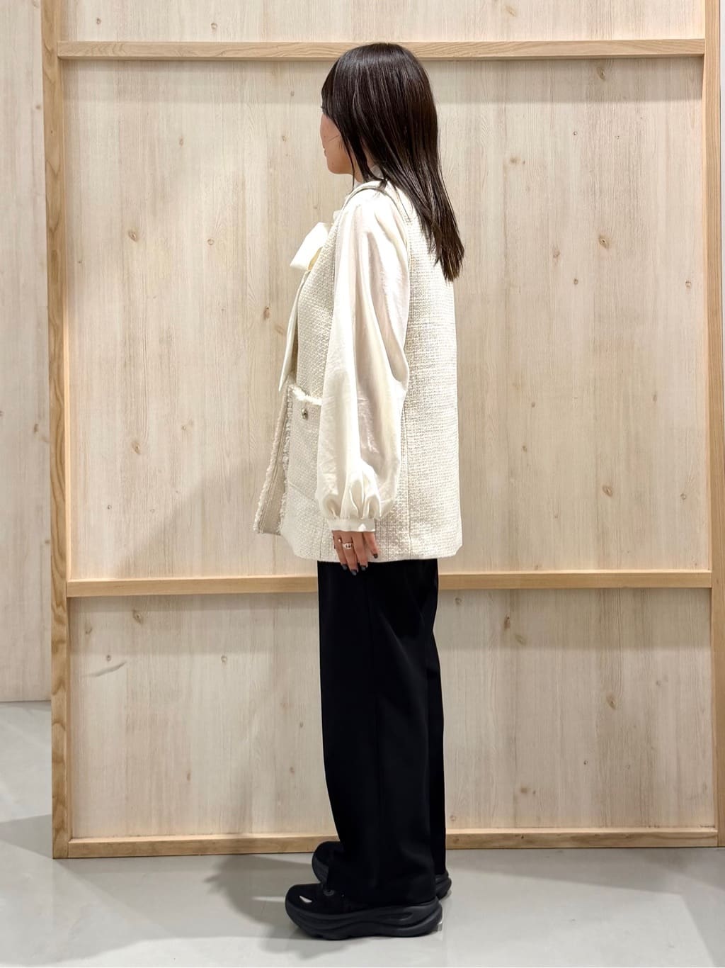 nanaさんの「THE SHOP TK｜【フォーマルにもカジュアルにも】ツイードジレ」を使ったコーディネート