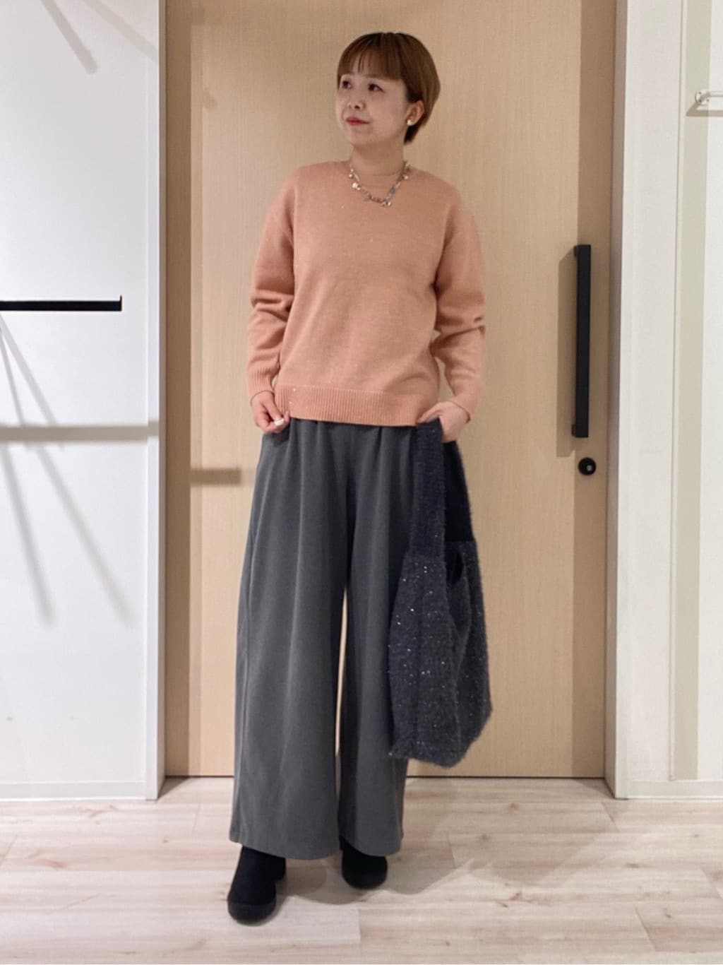 ひらしーさんの「SHOO･LA･RUE｜【S-LL/洗濯機可】さりげないラメが上品　クルーネックニット」を使ったコーディネート