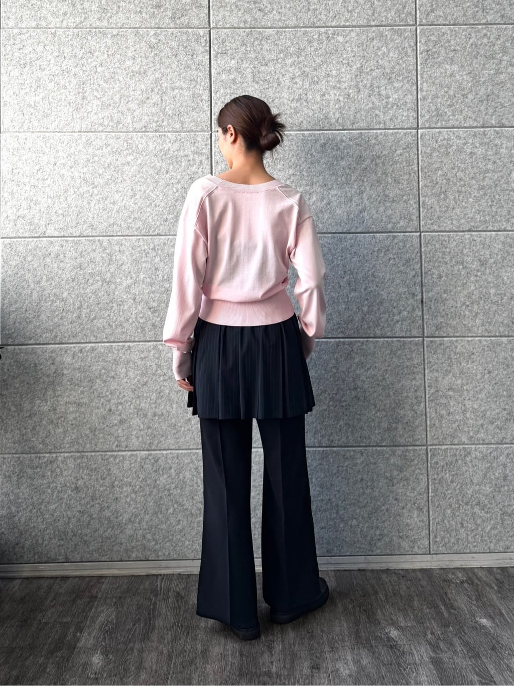 uchi__yamaさんの「CODE A｜V pullover knit」を使ったコーディネート