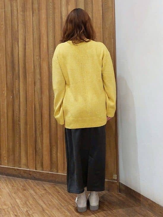 はっぴーさんの「SHOO･LA･RUE｜【洗濯機可】お気に入りカラーを身にまとって　ふんわりゆるニット」を使ったコーディネート