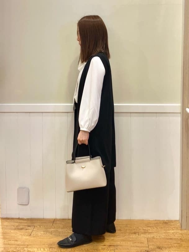 FUJIさんの「SHOO･LA･RUE｜【洗濯機可/セットアップ可/S-3L】きちんと楽に。カットジョーゼット ロングジレ」を使ったコーディネート